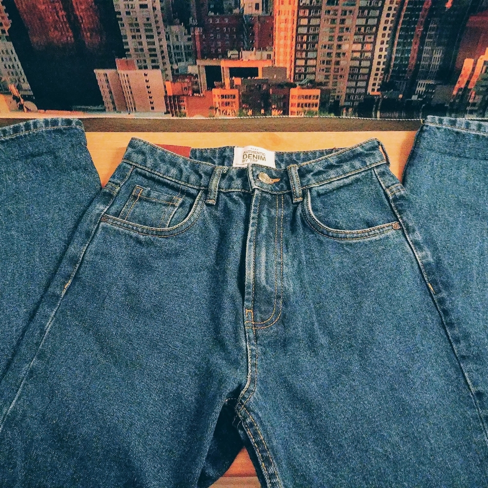 NWOT Zara High Waisted Mom Jeans